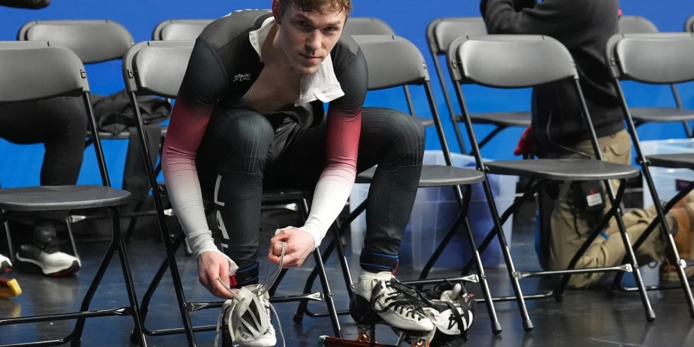 Latvijas sportists Reinis Bērziņš piektdien Monreālā pasaules čempionātā šorttrekā sasniedza pusfinālu 1500 metru distancē.