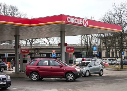 Degvielas uzpildes stacija "Circle K".