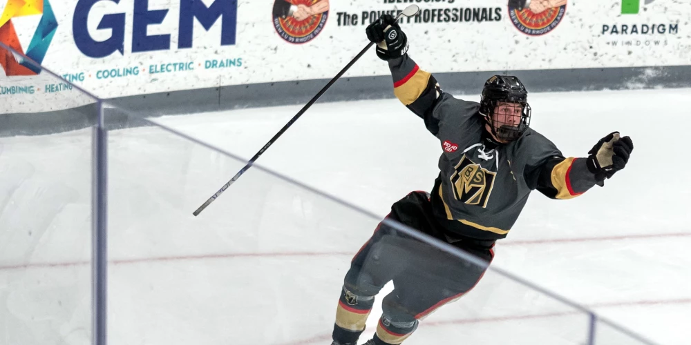 Kolins Dorgans, kura trīs ģimenes locekļus pagājušajā mēnesī nogalināja hokeja spēles laikā Rodailendā, trešdien guva uzvaras vārtus papildlaikā.