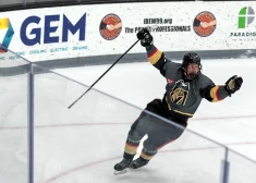 "Tas bija ļoti emocionāli!" — pusaudzis, kura ģimenes locekļus nežēlīgi nogalināja, gūst uzvaras vārtus, aizkustinot skatītājus