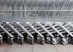 Veikals aizslēgts, produkti izvesti – kas pēdējā laikā notiek ar veikalu "Sky"?