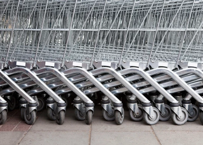 Veikals aizslēgts, produkti izvesti – kas pēdējā laikā notiek ar veikalu "Sky"?