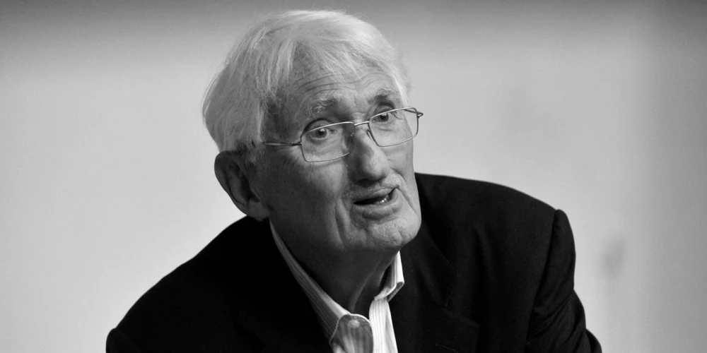 Filozofs miris sestdien Štarnbergā netālu no Minhenes.