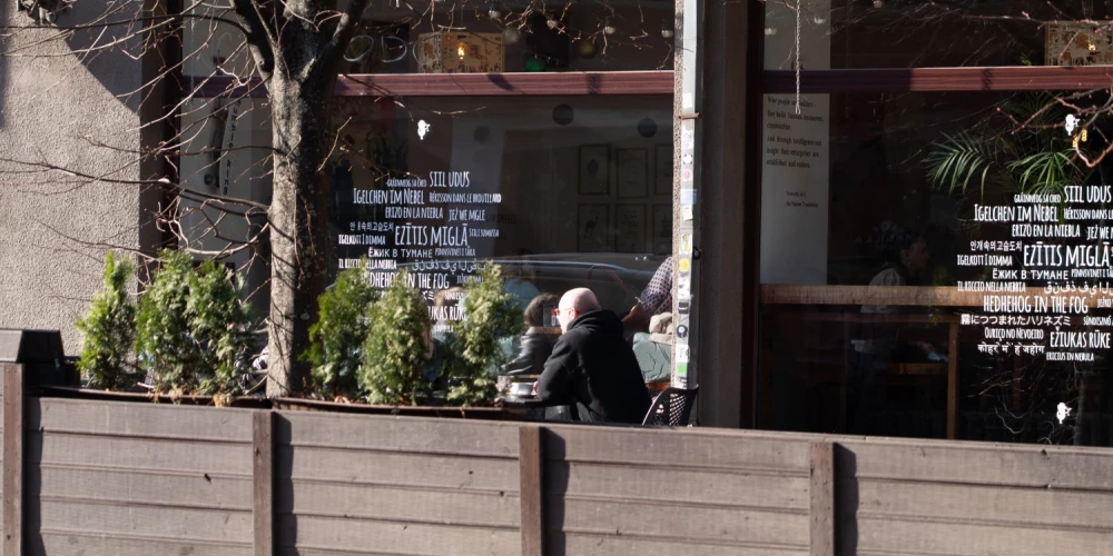 Līdz ar siltā laika iestāšanos Rīgas atkal atvērtas restorānu un kafejnīcu āra terases.