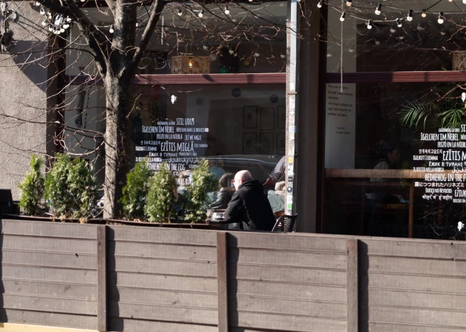 Līdz ar siltā laika iestāšanos Rīgas atkal atvērtas restorānu un kafejnīcu āra terases.