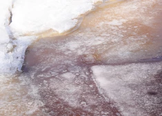 Madonas novadā ledū ielūzuši trīs cilvēki; viens gājis bojā