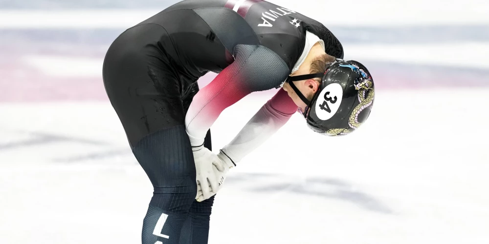 Reinis Bērziņš pasaules čempionātā šorttrekā cīņā par vietu finālā krīt.