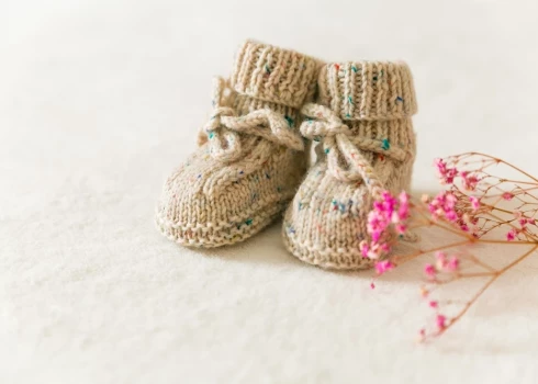 Pērn lielākais reģistrētais bērnu skaits vienai sievietei Latvijā bija 16.