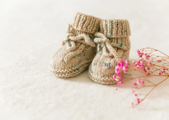 Latvijā atklāts neparasts rekords — vienai sievietei reģistrēti 16 bērni