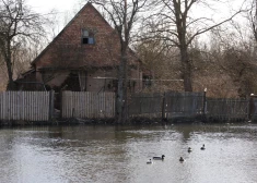 Latvijas austrumos un centrālajos rajonos turpinās pali un ledus iešana