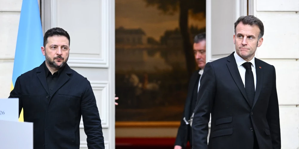 Ukrainas prezidents Volodimirs Zelenskis un Francijas prezidents Emanuels Makrons