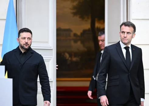 Ukrainas prezidents Volodimirs Zelenskis un Francijas prezidents Emanuels Makrons