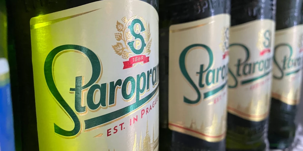 "Staropramen", kas tiek brūvēts Prāgā kopš 1869. gada, no vietējā čehu alus ir kļuvis par vienu no Ziemeļamerikas alus ražotāja "Molson Coors Beverage Company" starptautiskajiem eksporta zīmoliem, un patlaban tas ir pieejams vairāk nekā 40 tirgos visā pasaulē. (foto: Shutterstock)