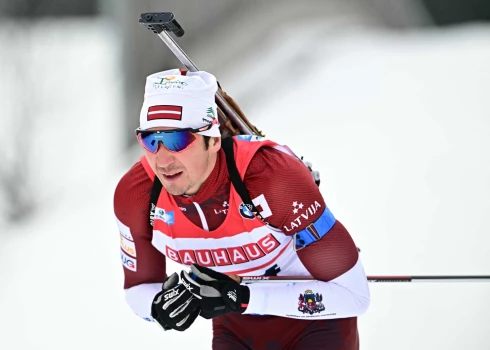 Andrejs Rastorgujevs trasē devās pirmais, šaušanā guļus aizvēra visus mērķus bez rezerves patronām, bet šaušanā stāvus nopelnīja soda apli.