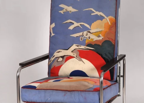 "Art deco" stila krēsls.