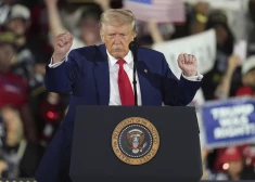 Tramps joprojām nesaprot, kādēļ Zelenskis negrib noslēgt vienošanos ar Putinu