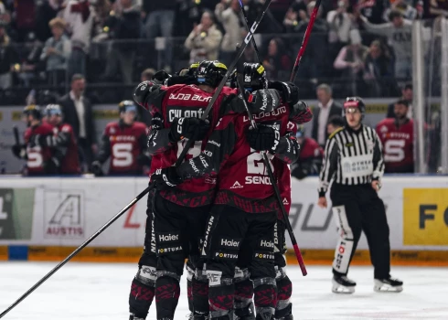 Čehijas ekstralīgas ceturtdaļfinālā "Sparta" iekļuva ar uzvaru izšķirošās spēles pagarinājumā (foto: "HC Sparta Praha" / Facebook) 