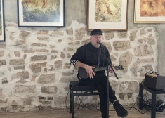 Slaveno mūziķi Igo var iepazīt kā mākslinieku: Apē apskatāma viņa personālizstāde