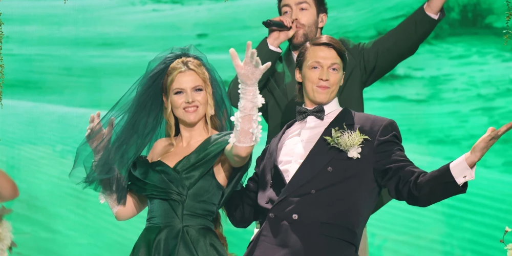 Fiņķis un Madonas zaļais koris dziedāja Latvijas mūzikas balvām bagāto hitu “Baudam”. (foto: TV3)