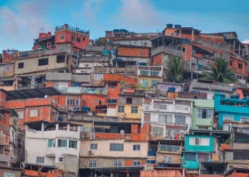 В 2017 году испанская туристка погибла во время перестрелки между полицией и наркоторговцами — после этого туризм в районе полностью прекратился. Когда через несколько лет он возобновился, многие посетители снова начали бесконтрольно бродить по району.