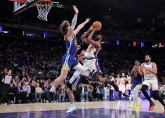 "Warriors" bez Porziņģa nenosargā vadību pret "Knicks" piedzīvo dramatisku zaudējumu