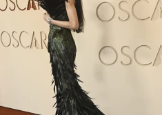 Один из самых заметных образов "Оскара": Деми Мур в зеленом платье Gucci и с кольцом в 4,13 карата