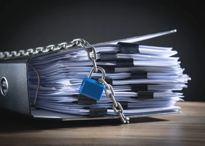 Тайны, покрытые пылью: расследование показало, что министерства Латвии засекречивают обычные документы