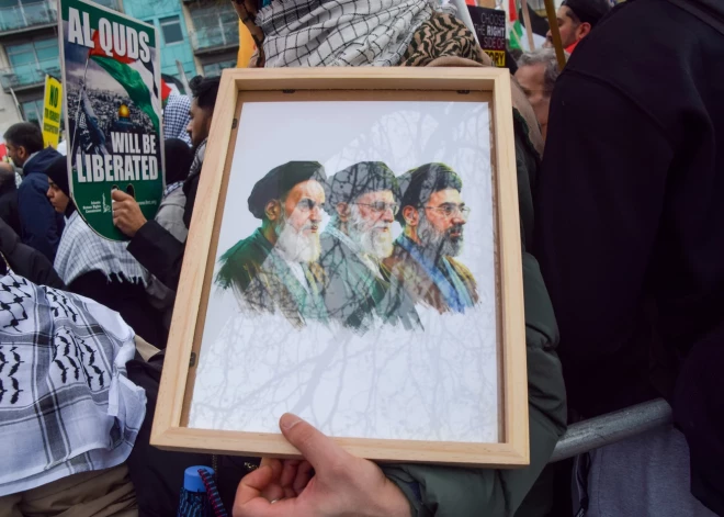 Kremlis reaģē uz ziņojumu, ka kritiski ievainotais Hameneji tiek ārstēts Maskavā