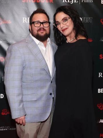 Čezs Bono un Šara Matesa.