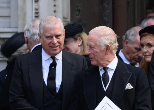 Vai karaļa Čārlza un prinča Endrū attiecībām pienākušas galīgas beigas?