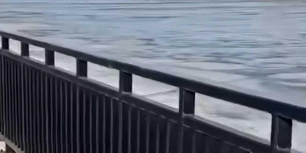 Mūkusalas ielas prmenāde, kuras kvalitāte izraisījusi sašutumu (ekrānuzņēmums no video)