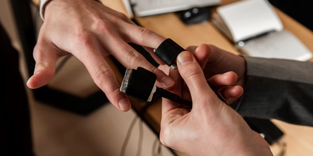 Poligrāfs ir viens no spilgtiem piemēriem, cik ļoti tas, ko mēs par kaut ko domājam, un tas, kas ir īstenībā – atšķiras. (Foto: Shutterstock)