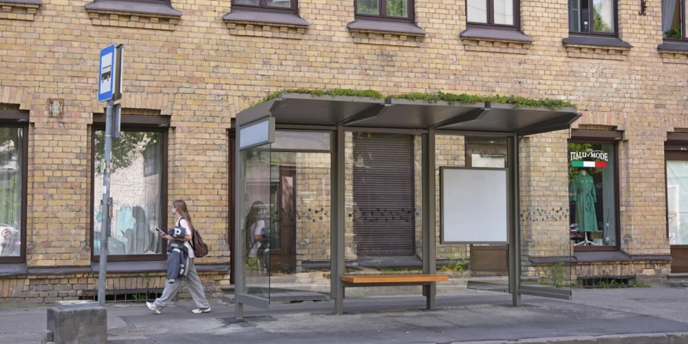 Рижская дума поддержала закупку 59 новых навесов для остановок.