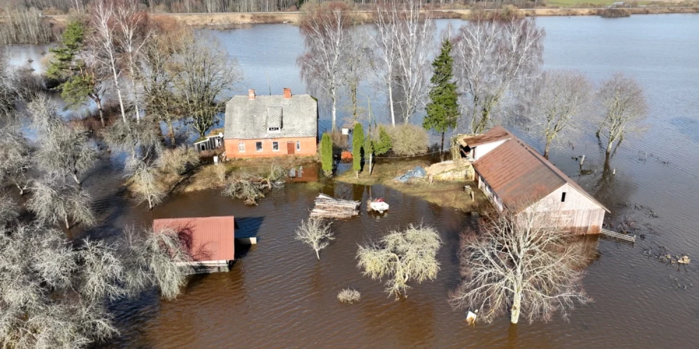 Plūdu draudus Pļaviņās vērtē "piesardzīgi optimistiski", Jēkabpils varot "atviegloti uzelpot". 