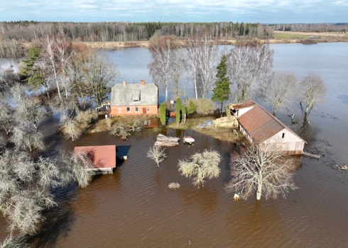 Plūdu draudus Pļaviņās vērtē "piesardzīgi optimistiski", Jēkabpils varot "atviegloti uzelpot". 