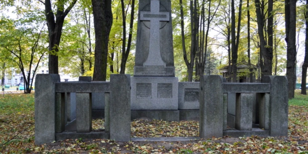 Aptur Lielo kapu teritorijas attīstības projektu, finansējumu solot nākotnē novirzīt kapu infrastruktūras attīstībai. 