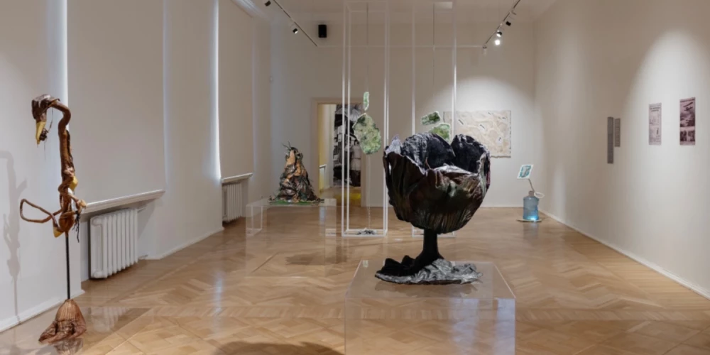 Skats no izstādes "Neiespējamās tagadnes rēgi". 