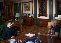 Aktieris Šons Penns "Oskara" ceremonijas vietā apmeklē Kijivu