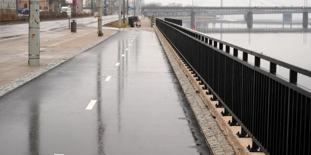 Качество строительных работ на набережной Мукуcалас.