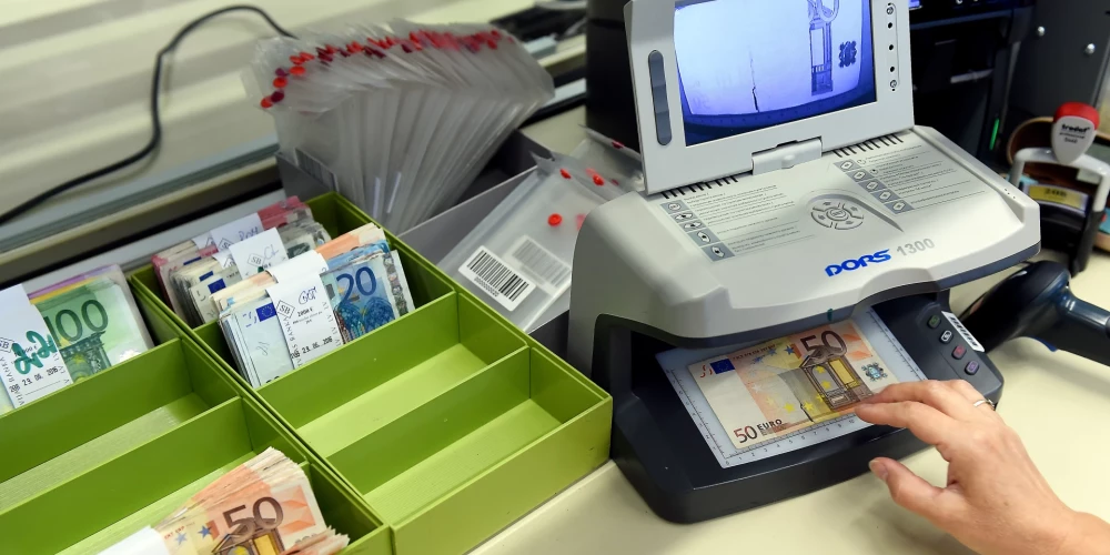 Koalīcijā dažādi viedokļi par "ātro kredītu" devēju uzraudzības nodošanu LB. 