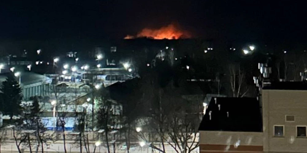 Ugunsgrēks, visticamāk, izcēlies pēc spēcīga sprādziena.