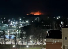 Pleskavas gaisa desanta trieciendivīzijas mācību poligonā izcēlies liels ugunsgrēks, tā izvietota vien 48 km attālumā no Latvijas