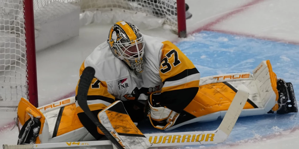 Artūrs Šilovs izcēlās arī ar lieliskiem metienu atvairījumiem.