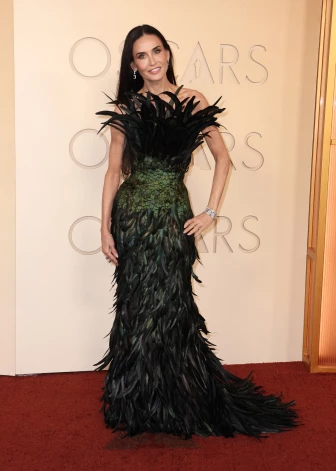 Mūra “Oskaros” pārsteidz ar drosmīgu tēlu.