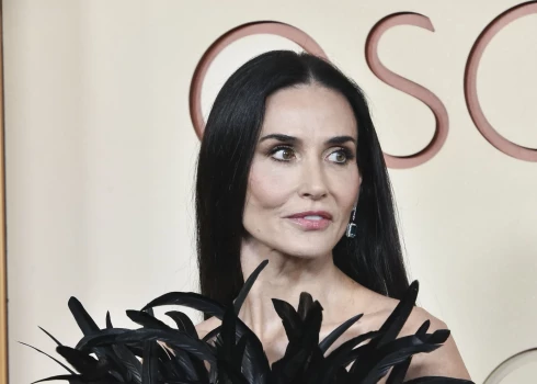 Demija Mūra “Oskaros” pārsteidz ar iespaidīgu “Gucci” tēlu un slēptu vēstījumu.