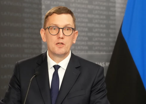 Igaunijas premjerministrs Kristens Mihals par savas valsts pieredzi teic: atļauja priekšlaicīgi izņemt uzkrājumus bija ļoti liela kļūda. 