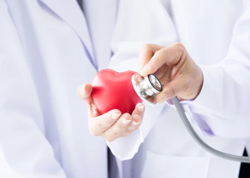 В Латвии лишь малая часть жителей проходит важный скрининг, способный предупредить инфаркт и инсульт.