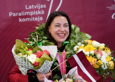 Paralimpiete Poļina Rožkova pēc atgriešanās mājās.