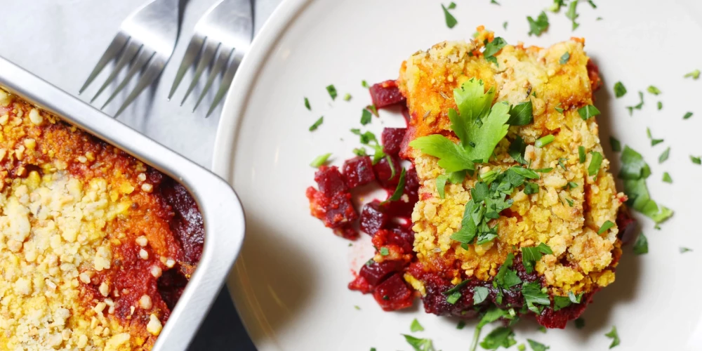 Veģetārais biešu un burkānu sacepums ar drumstalām