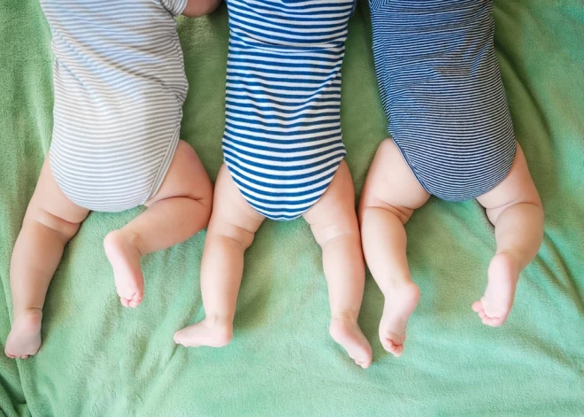 В Латвии одобрили выплату семье, где после пятерых детей родились еще и тройняшки